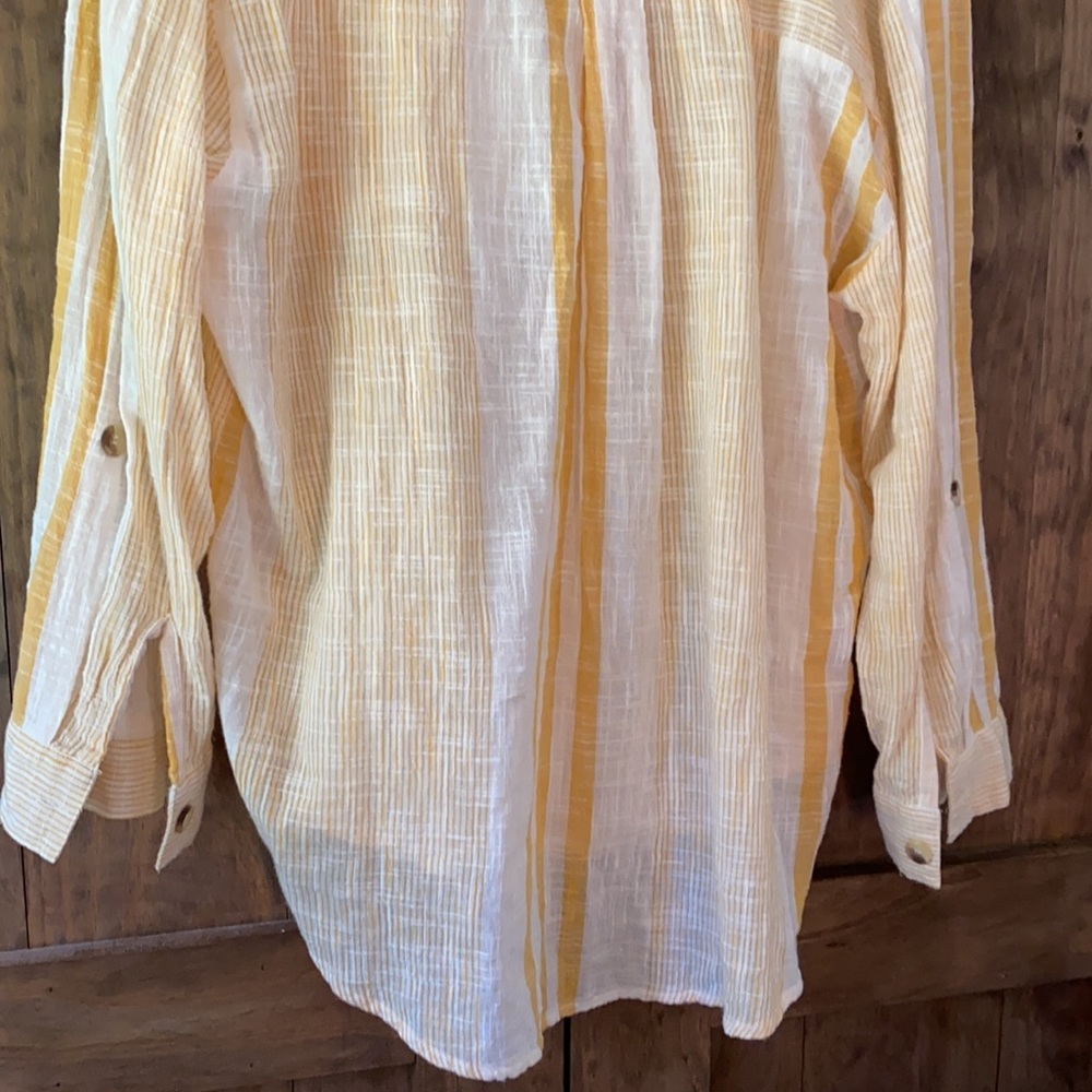 Unique Spectrum Linen Front-Button ShortSleeve Top - Picture 6 of 9